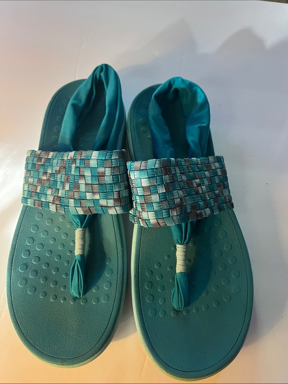 Vionic Serene Tia thong woven strap. Sandal